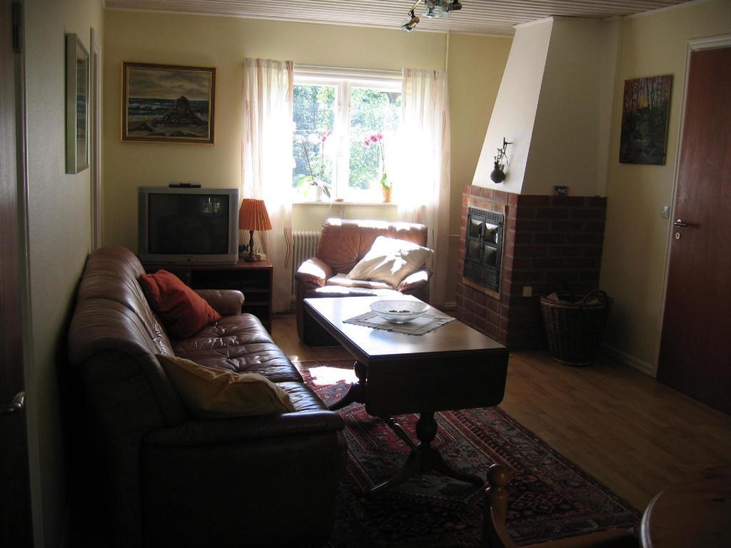 Almagarden Lantlig Miljoe Villa Svängsta Room photo